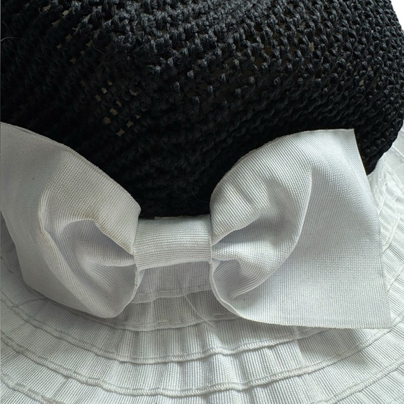 Badgley Mischa Women’s Crochet Crown Bucket Hat, white bow NEW - Picture 5 of 10